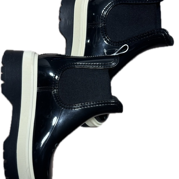 LEMON JELLY GLOSSY PLATFORM CHELSEA RAIN BOOTS | BLACK | US 6.5-7